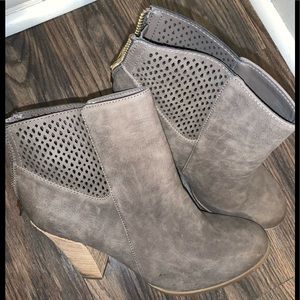 Taupe/brown booties size 11